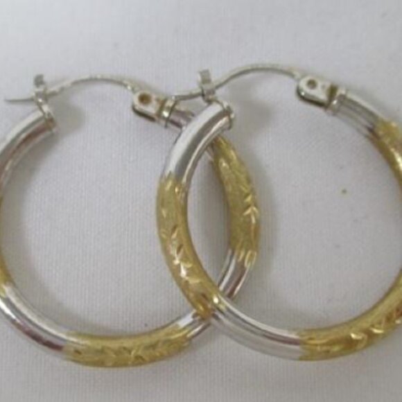 585 (14k) Two-tone White and Yellow Gold Diamond Cut Hoop Earrings Vtg Estate - Picture 11 of 11
